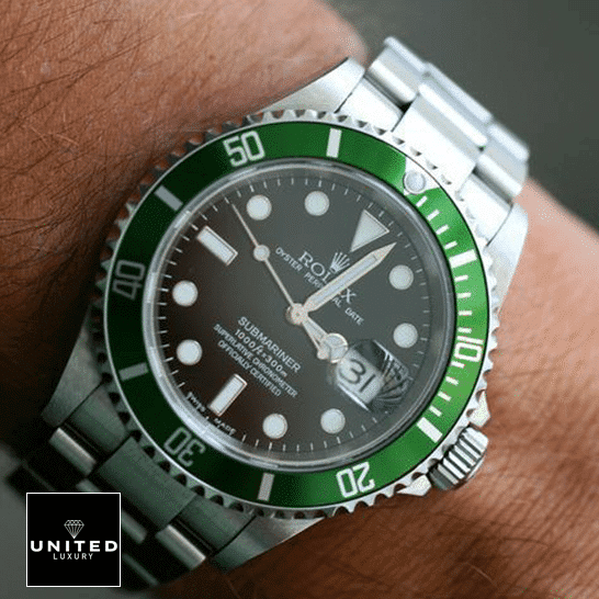 Rolex Submariner Date Black Replica 5 Rolex Submariner Date Kermit Black Dial 16610LV MK2 Replica on his arm
