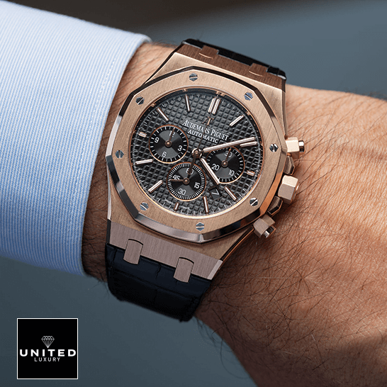 Audemars Piguet Royal Oak Black Dial Gold Case Replica on the man wrist